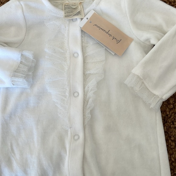 New! Soft Girl’s White Long Sleeve Coveralls Onsie with Tulle Ruffles 6-9 months - Picture 1 of 9